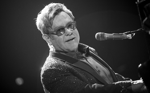 Elton John : Le Passeur des Époques et des Émotions